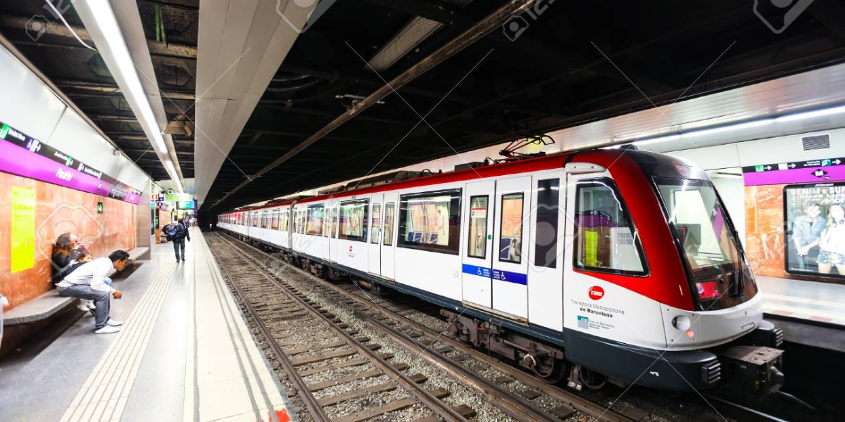 Exits from Para-lel Metro Station