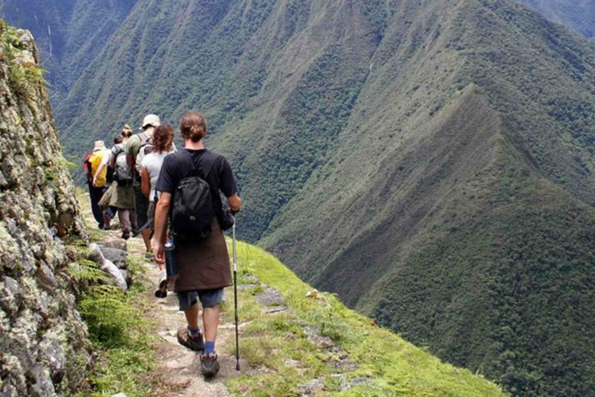 Trail Guide â€” Hiking Near Cusco: Routes, Distance & Tips